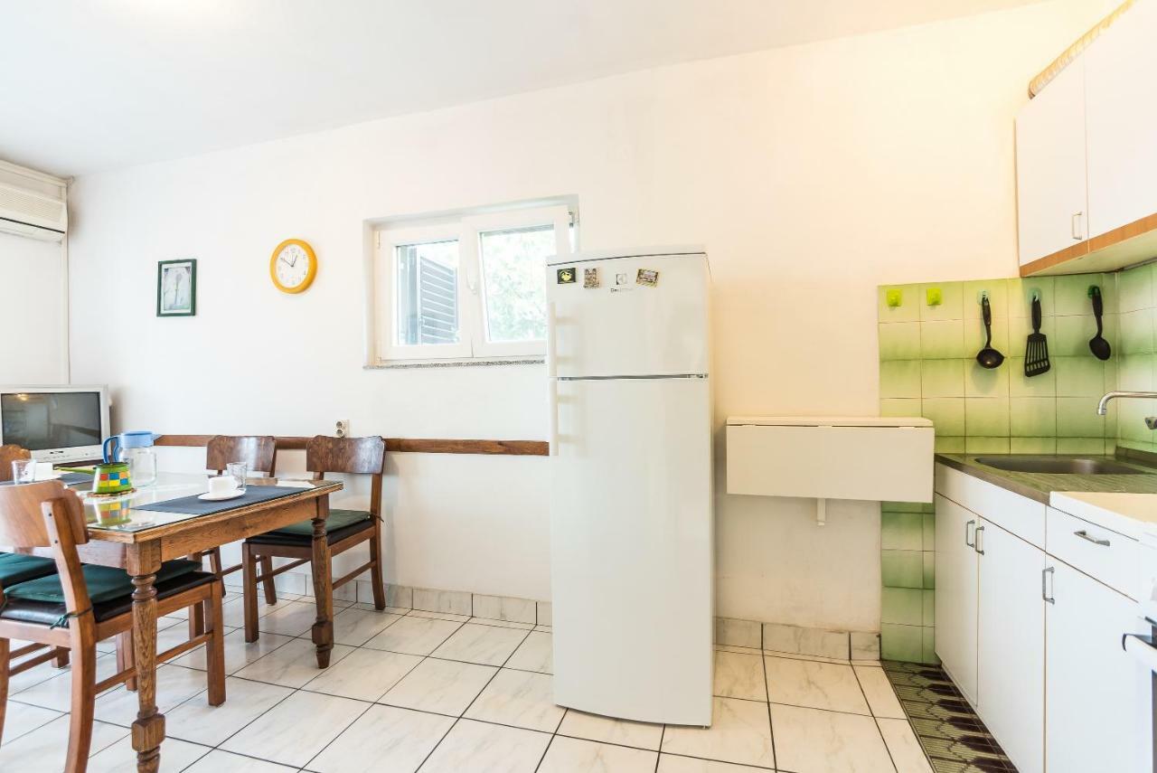 Kiwi Apartments Gornji Karin Exteriör bild