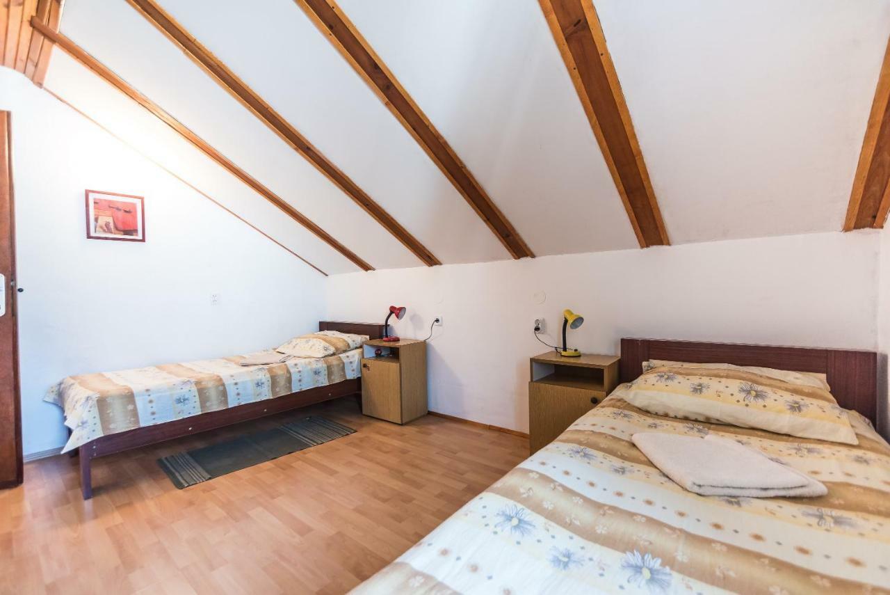 Kiwi Apartments Gornji Karin Exteriör bild