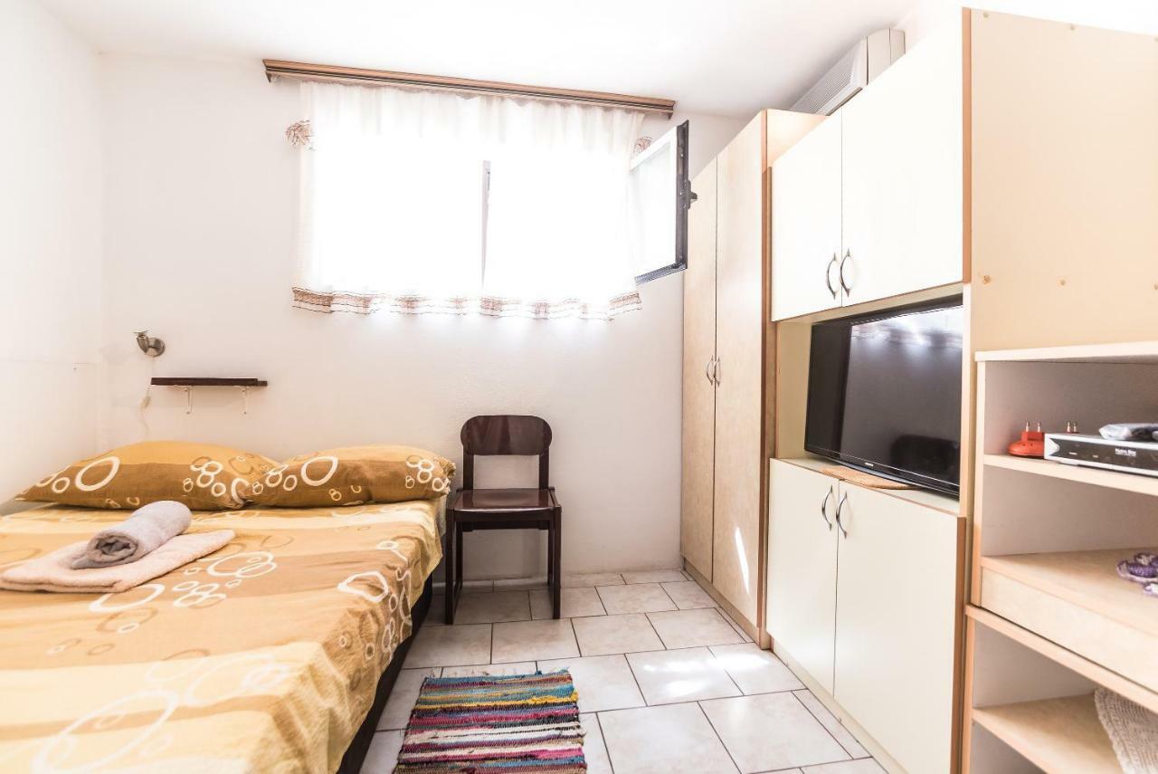 Kiwi Apartments Gornji Karin Exteriör bild
